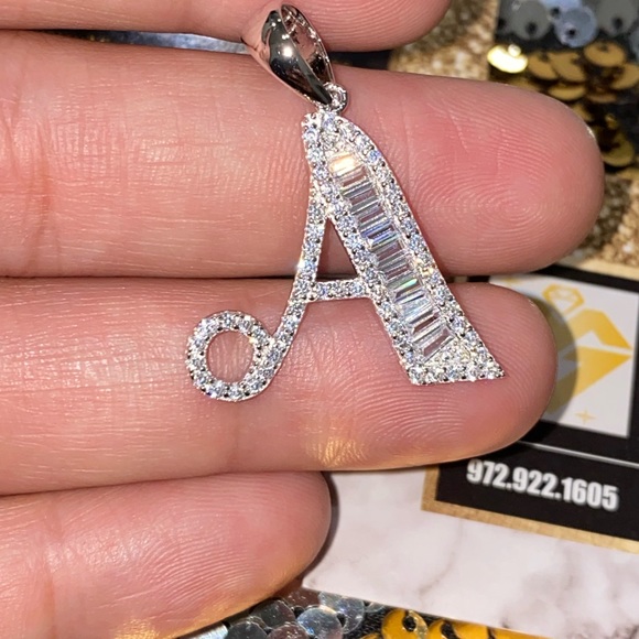 10k white gold vermeil initial pendant, simulated diamonds, initial monogram - Picture 5 of 5